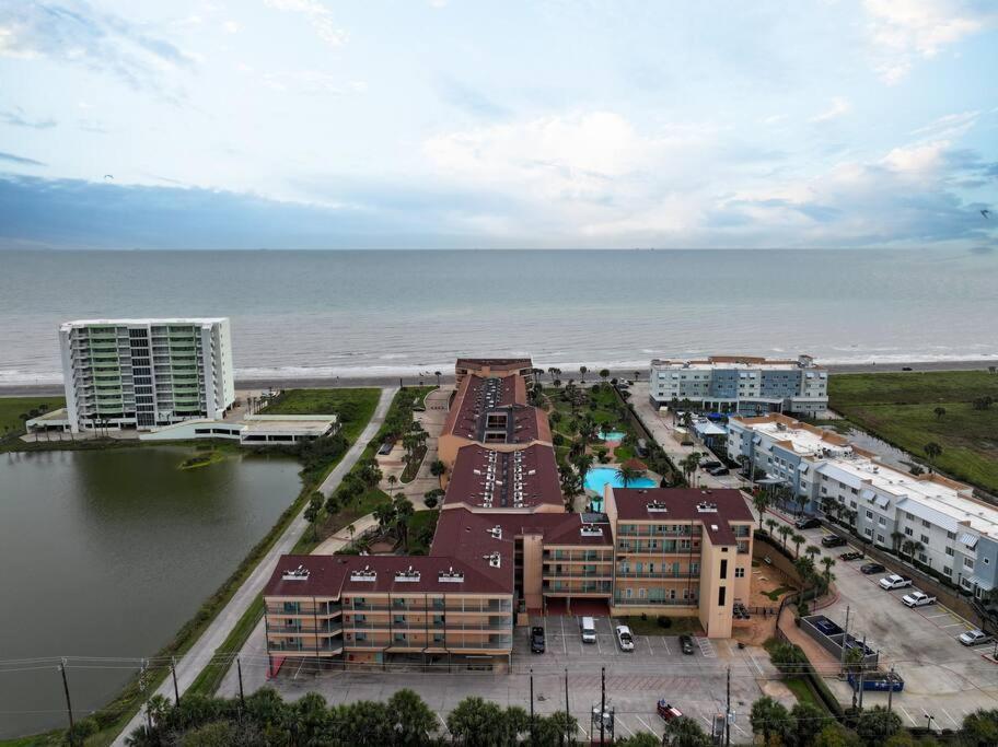 Baca Beach Escape I - 3 Pools - Pet Friendly غالفيستون، تكساس المظهر الخارجي الصورة