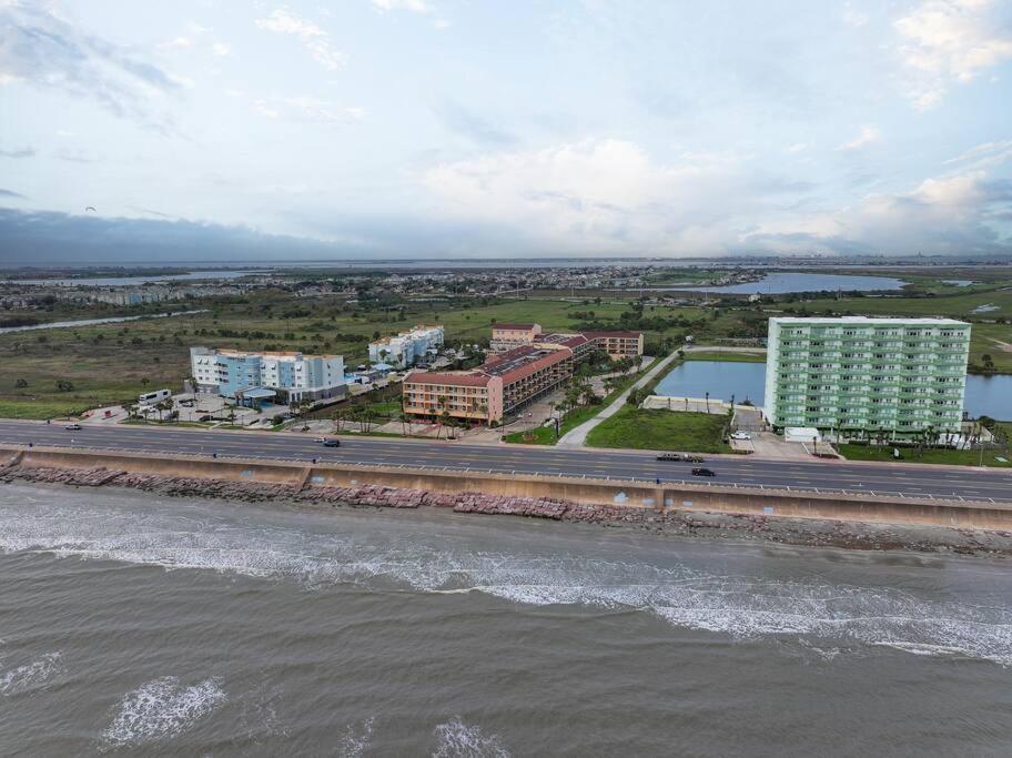 Baca Beach Escape I - 3 Pools - Pet Friendly غالفيستون، تكساس المظهر الخارجي الصورة