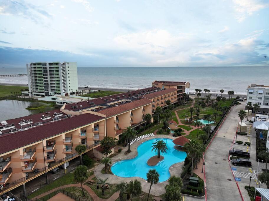 Baca Beach Escape I - 3 Pools - Pet Friendly غالفيستون، تكساس المظهر الخارجي الصورة