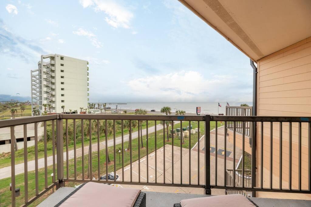 Baca Beach Escape I - 3 Pools - Pet Friendly غالفيستون، تكساس المظهر الخارجي الصورة