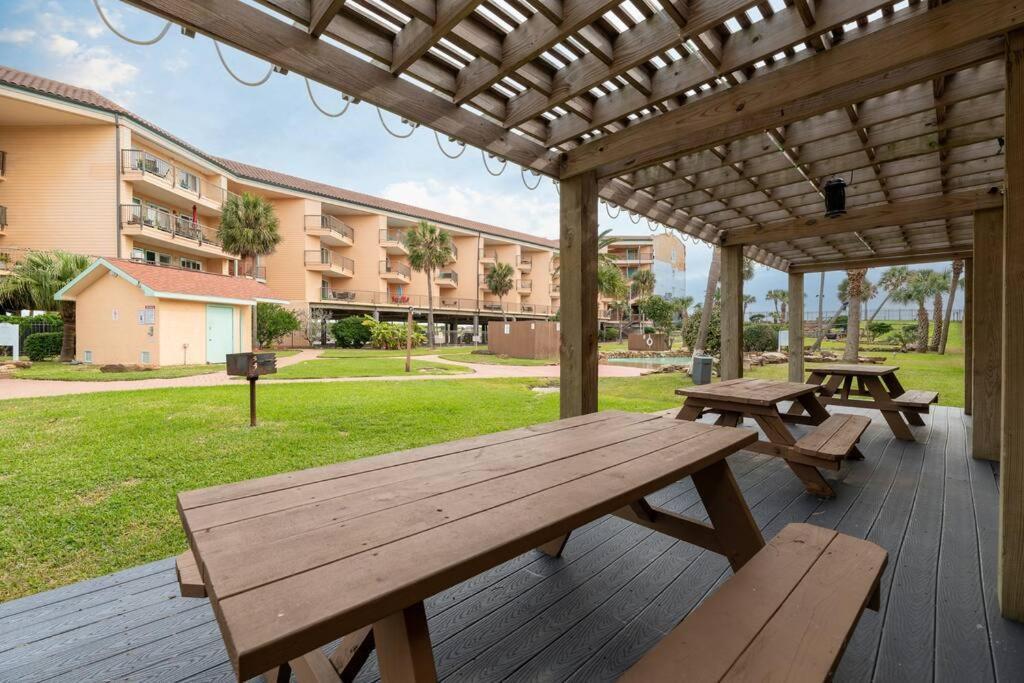 Baca Beach Escape I - 3 Pools - Pet Friendly غالفيستون، تكساس المظهر الخارجي الصورة