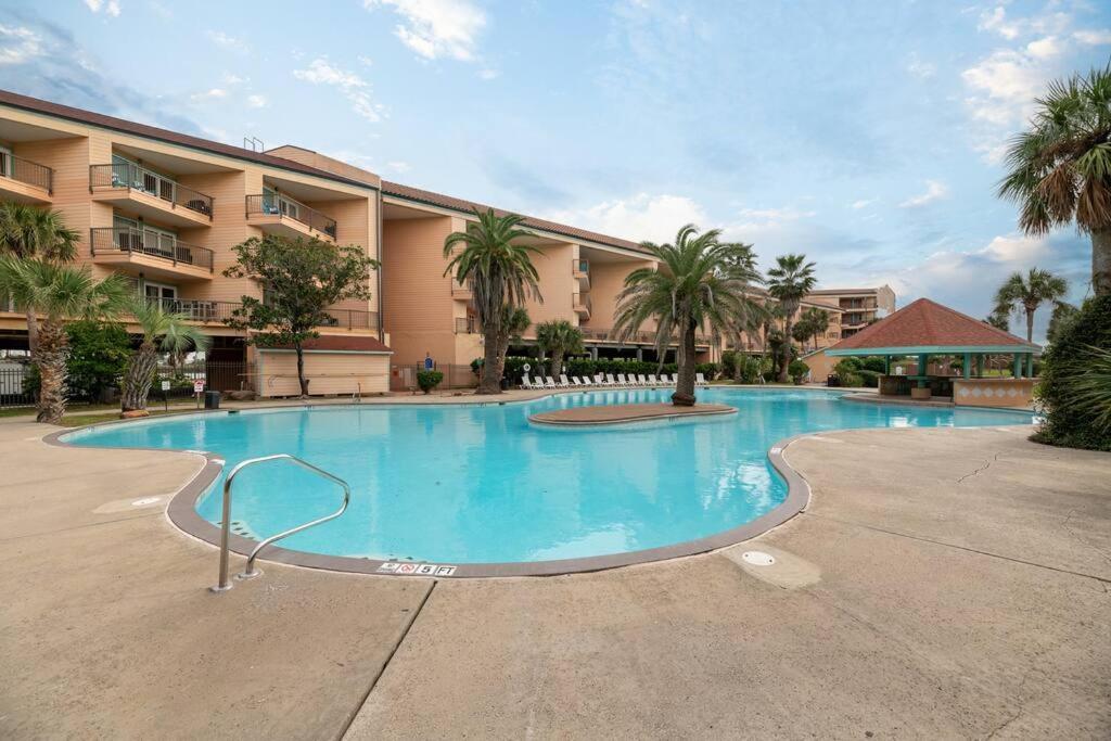 Baca Beach Escape I - 3 Pools - Pet Friendly غالفيستون، تكساس المظهر الخارجي الصورة